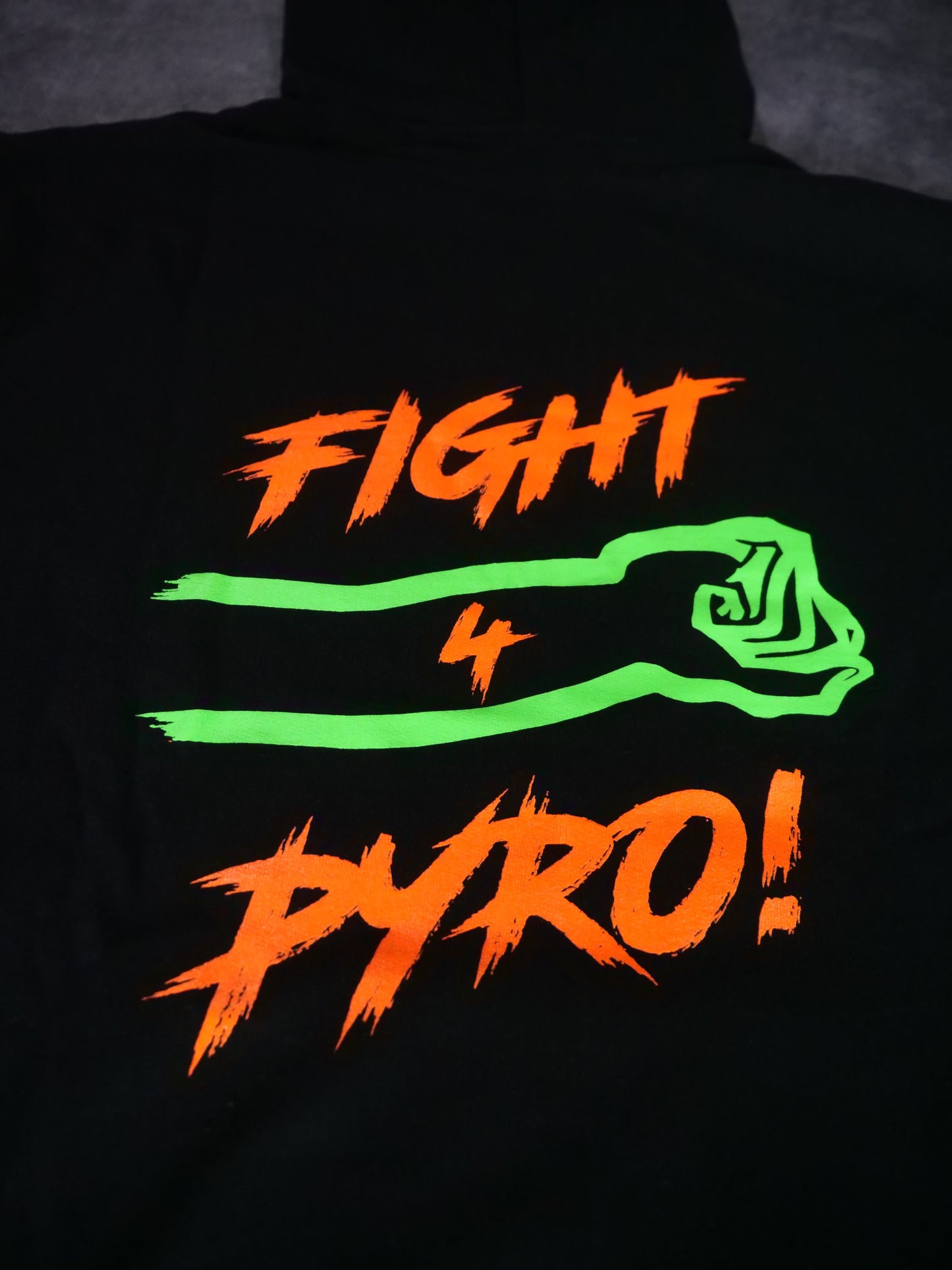 Hoodie – “FIGHT 4 PYRO” (Glow in the Dark Edition) – Sonderaktion!