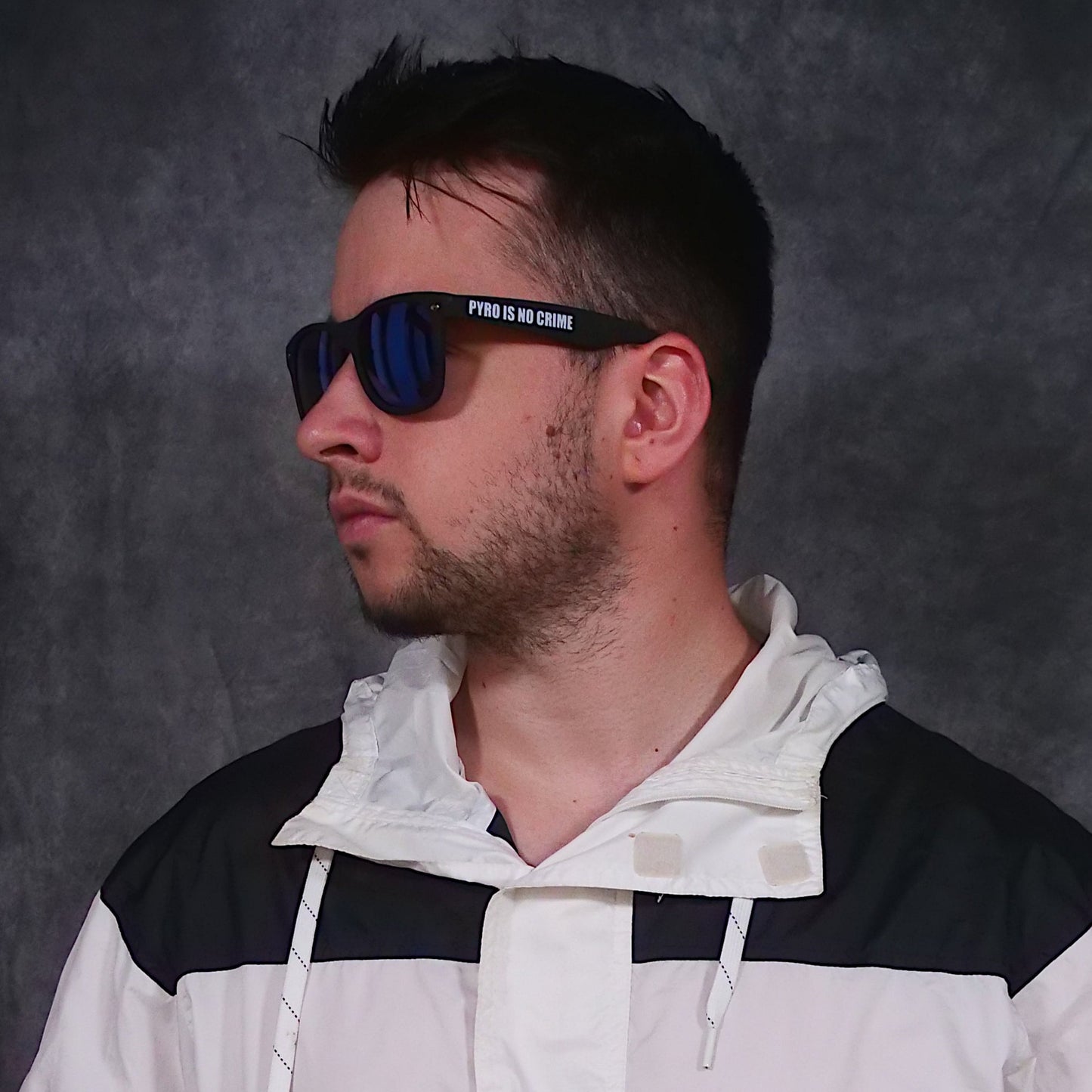 Sonnenbrille “PYRO-IS-NO-CRIME”