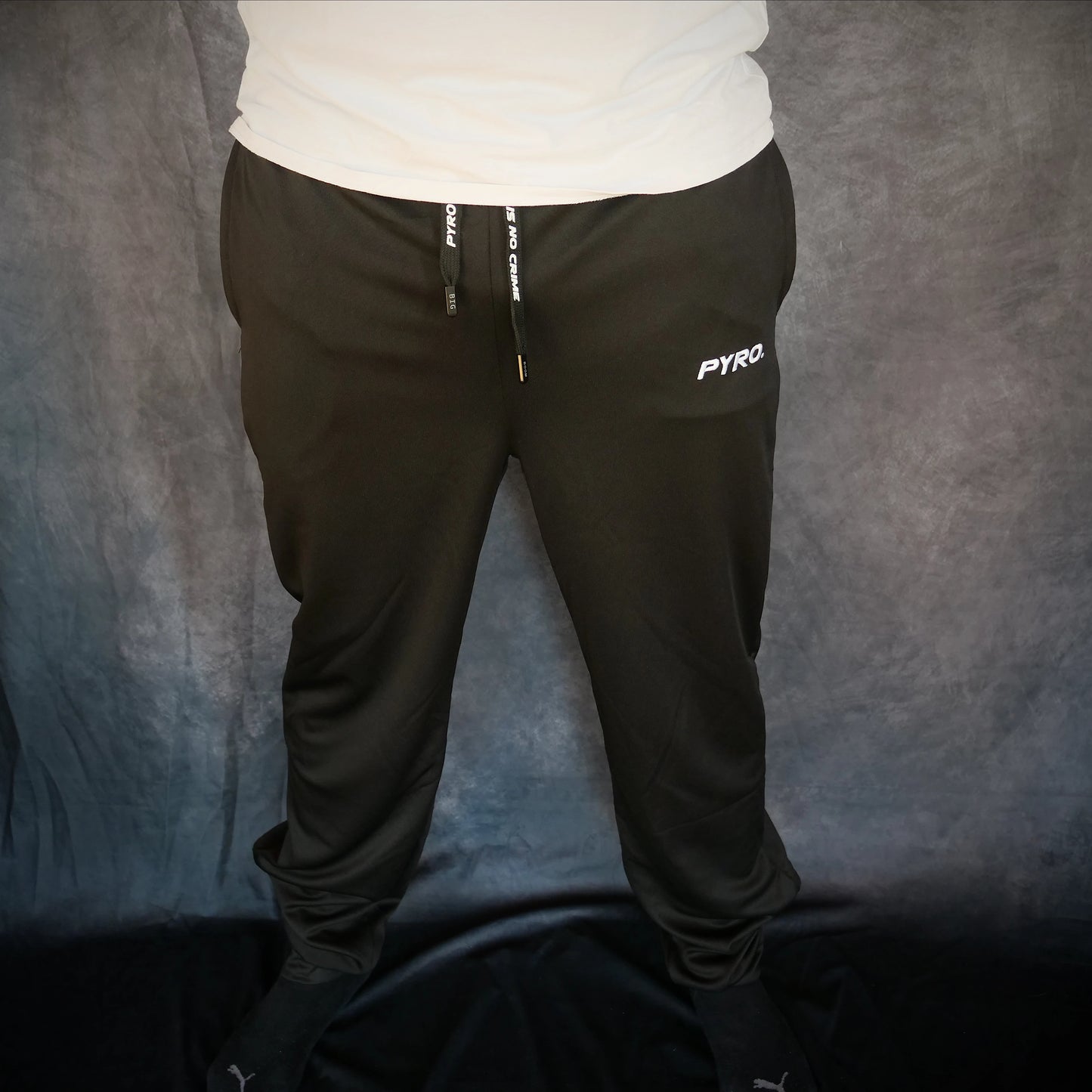 Jogginghose mit Stick "PYRO."