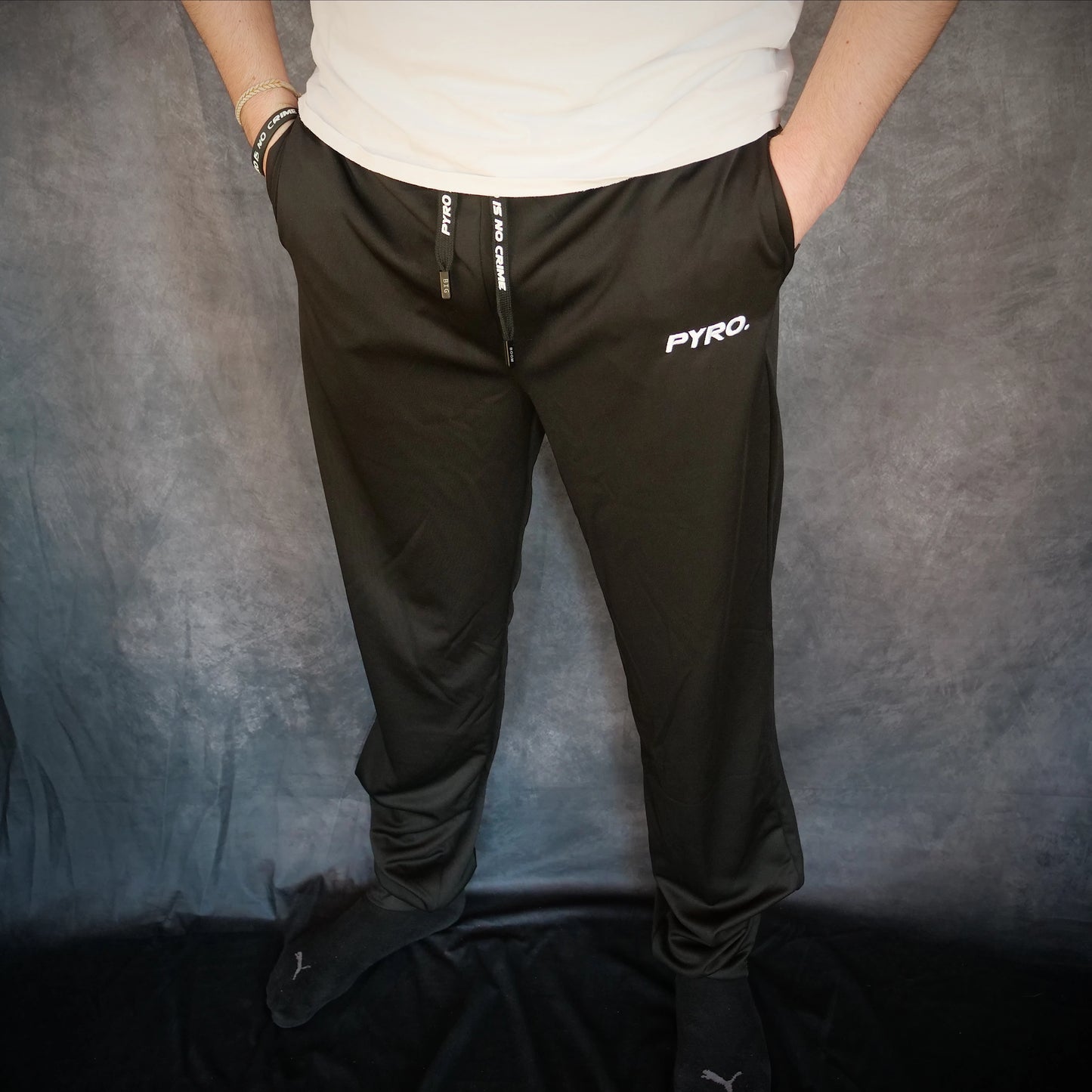 Jogginghose mit Stick "PYRO."