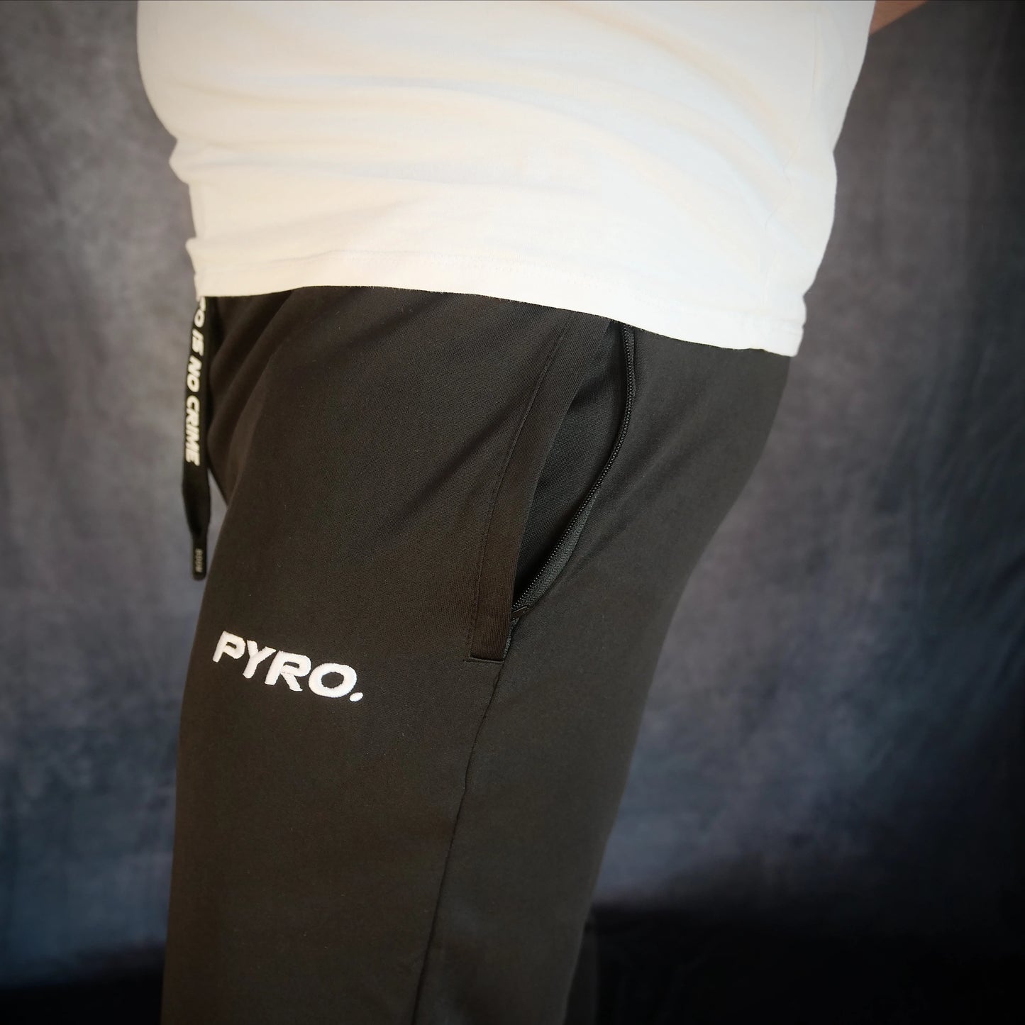 Jogginghose mit Stick "PYRO."