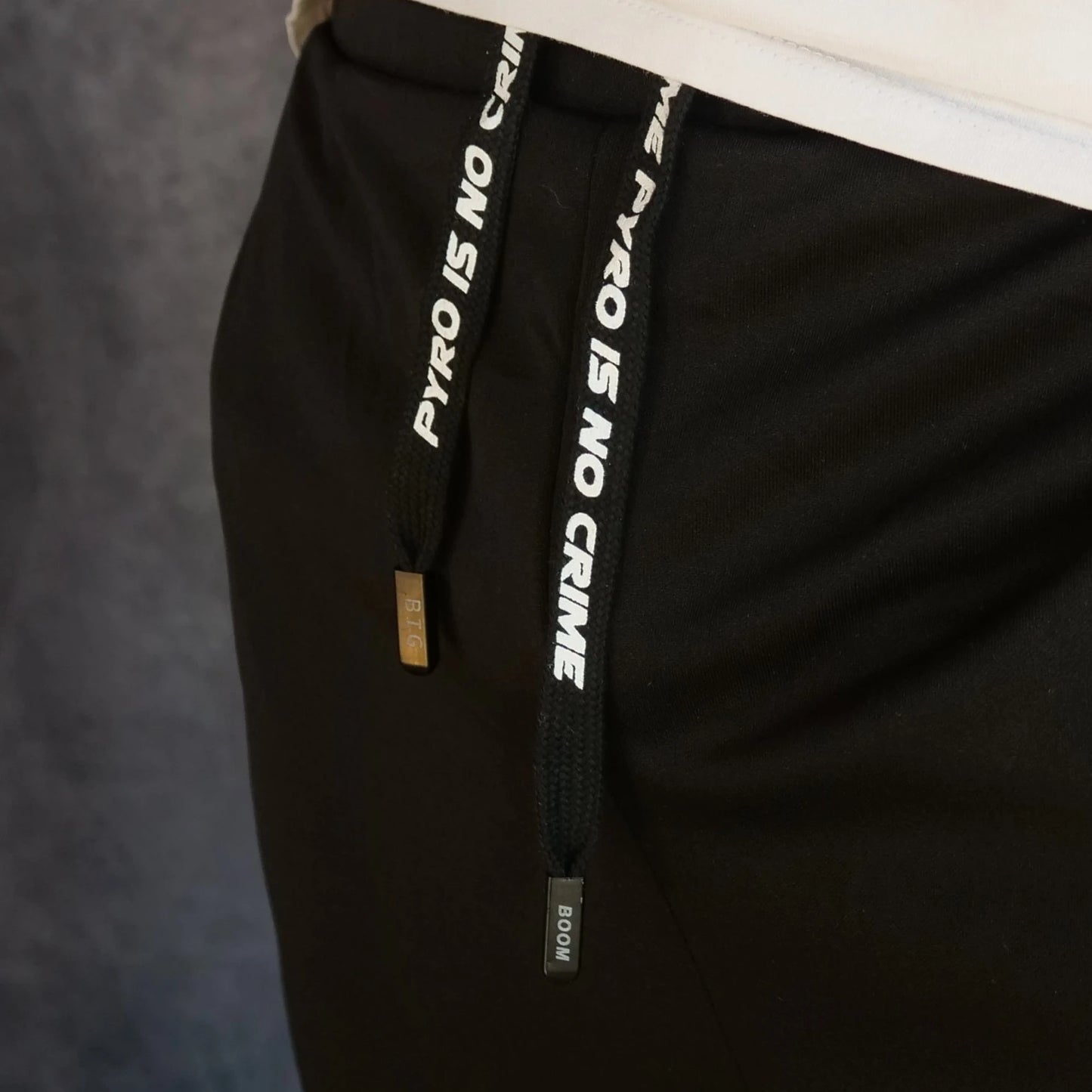 Jogginghose mit Stick "PYRO."