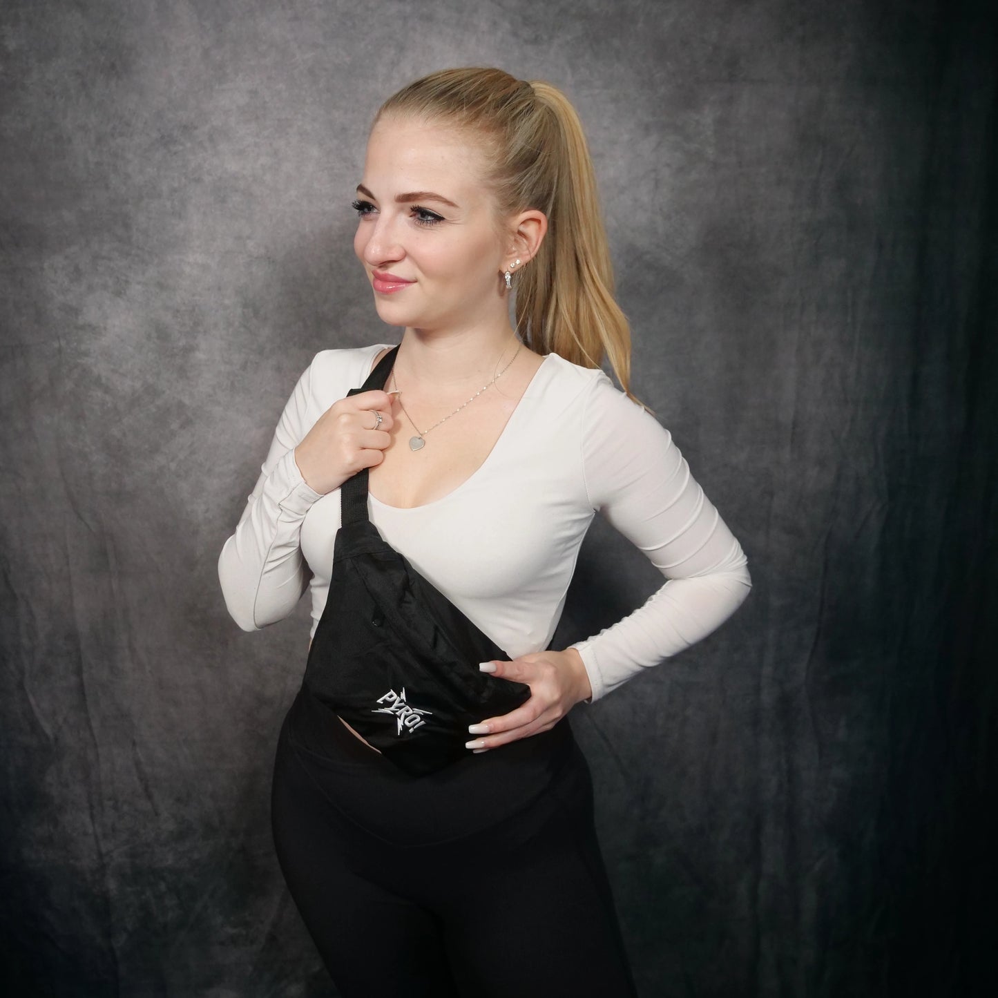 Pyro Bauchtasche – Mit gesticktem "Pyro!"
