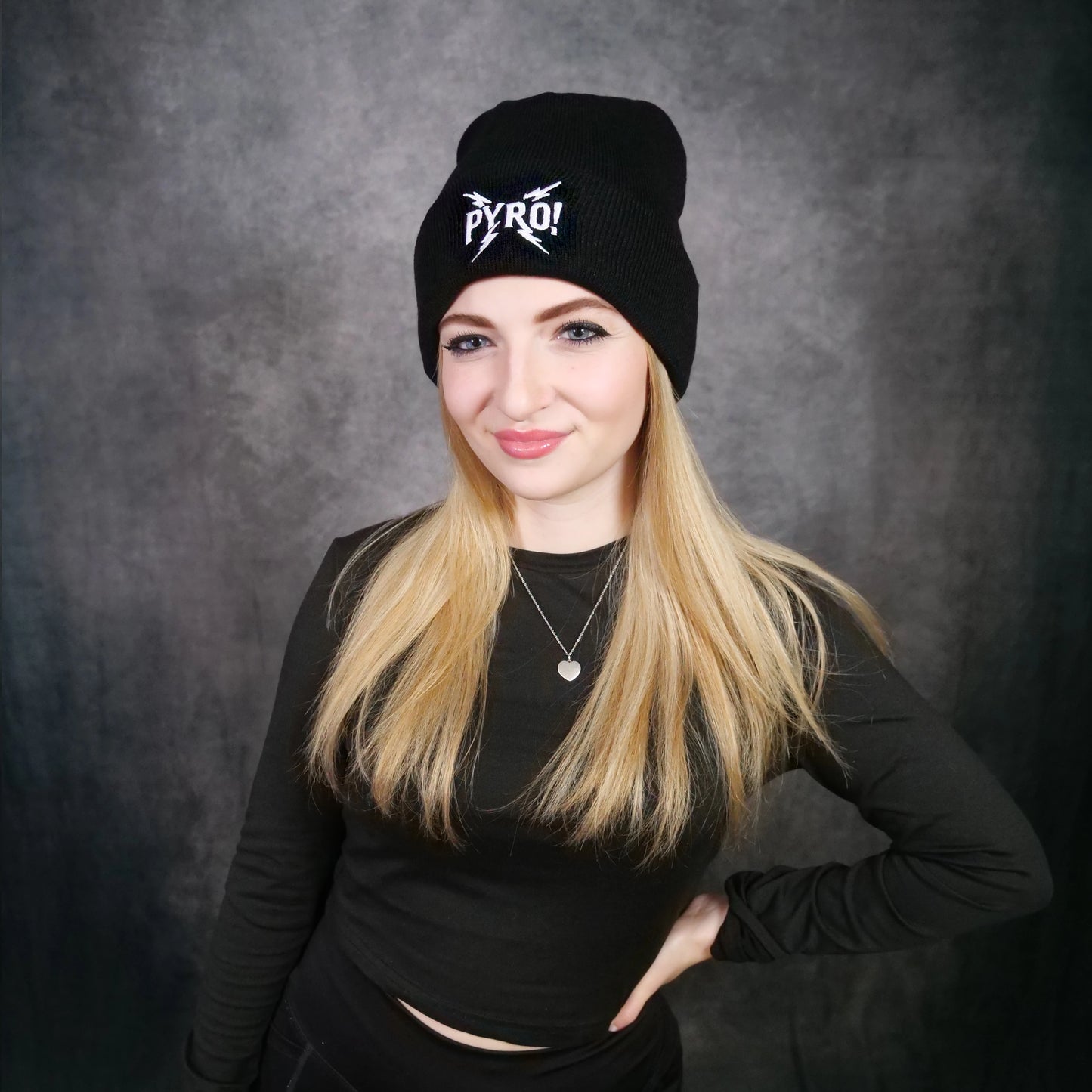 Mütze mit Stick "PYRO!"