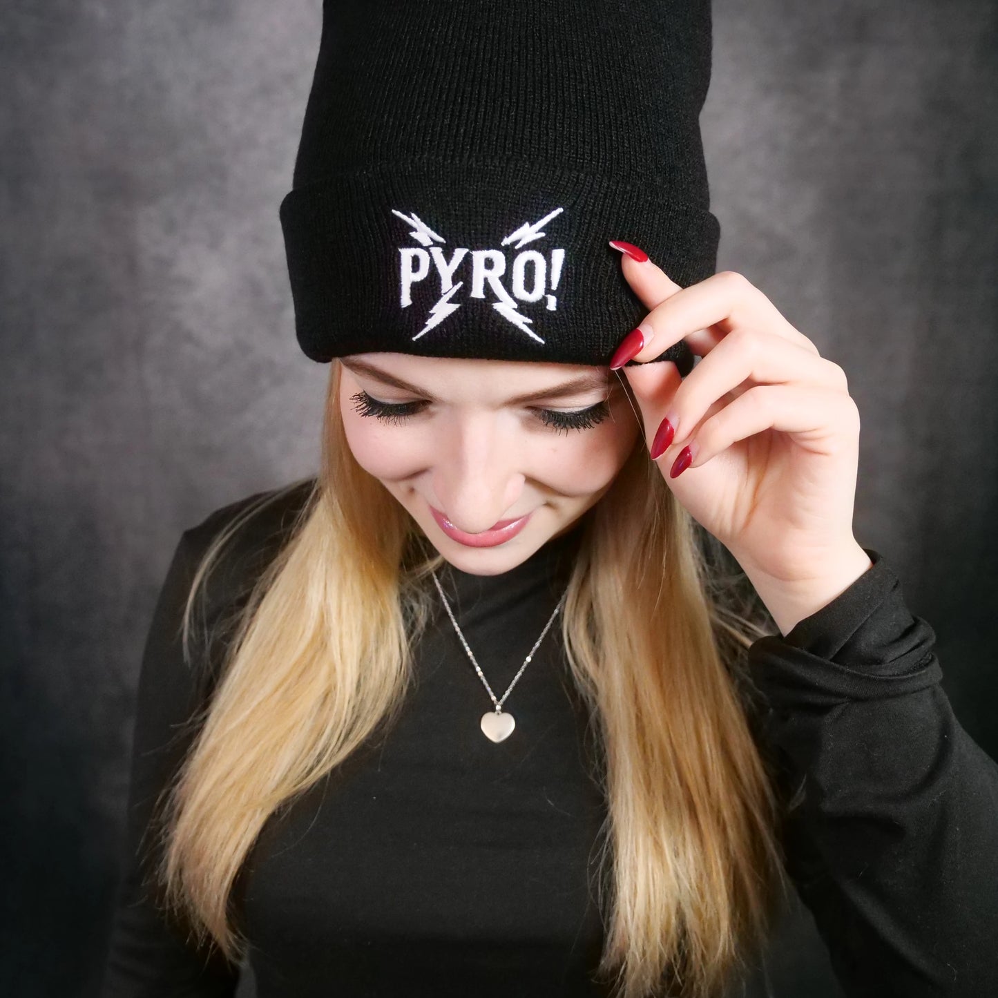 Mütze mit Stick "PYRO!"