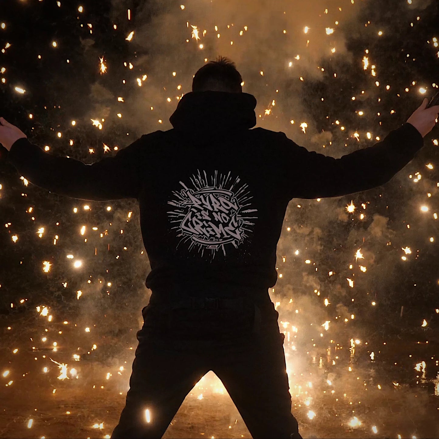 Hoodie mit Stick “PYRO-IS-NO-CRIME”