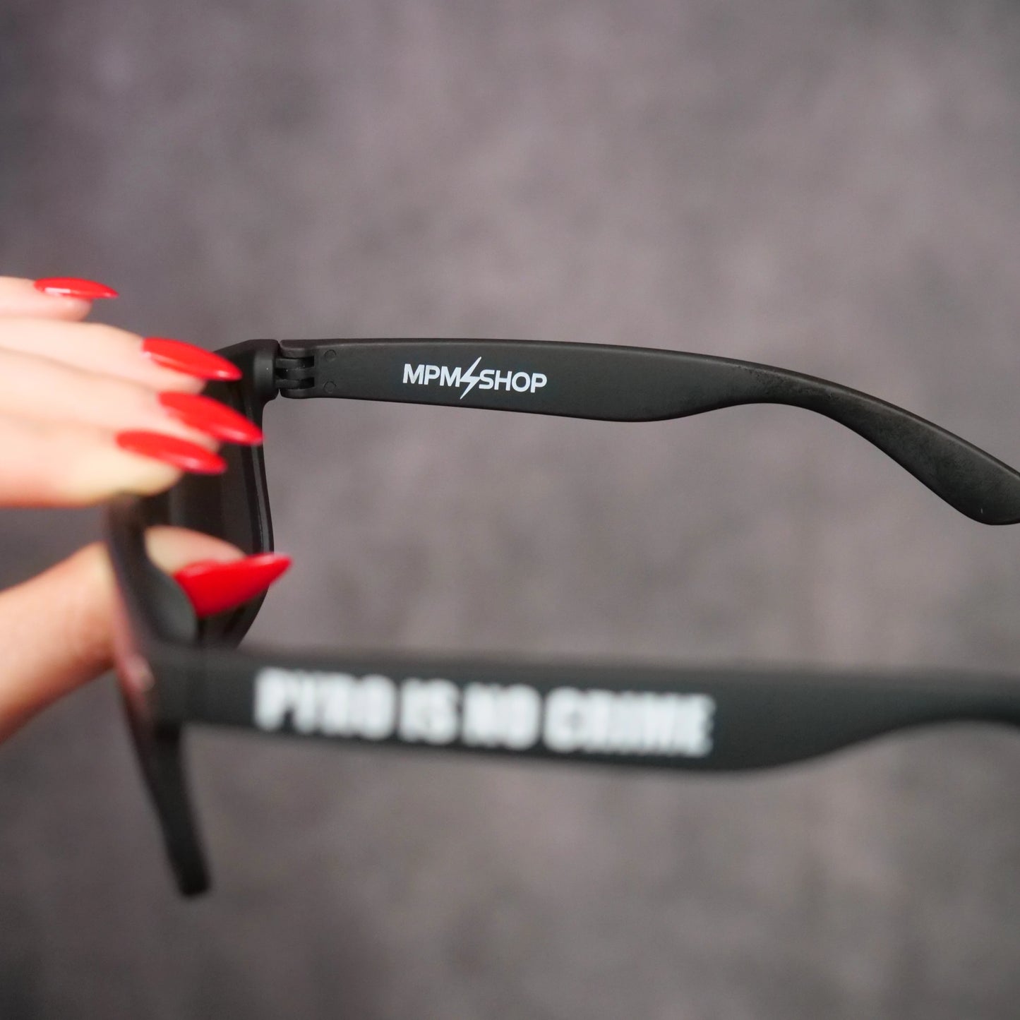 PYRO IS NO CRIME Sonnenbrille – Upgrade Version