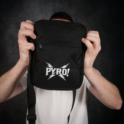 Umhängetasche – PYRO! (Logo mit Stick)